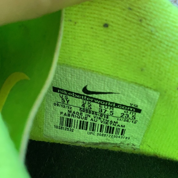 Nike Cleats - Size 5 - Picture 4 of 4